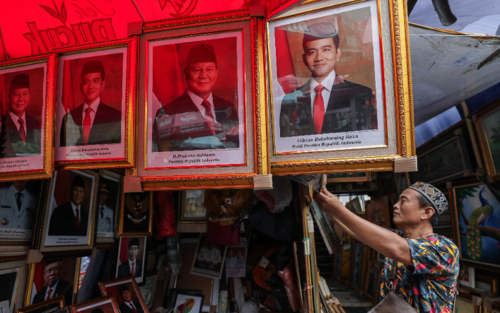 Belum Dikukuhkan Photo Prabowo-Gibran Telah Banyak Dipasarkan di Pasar Baru Jakarta